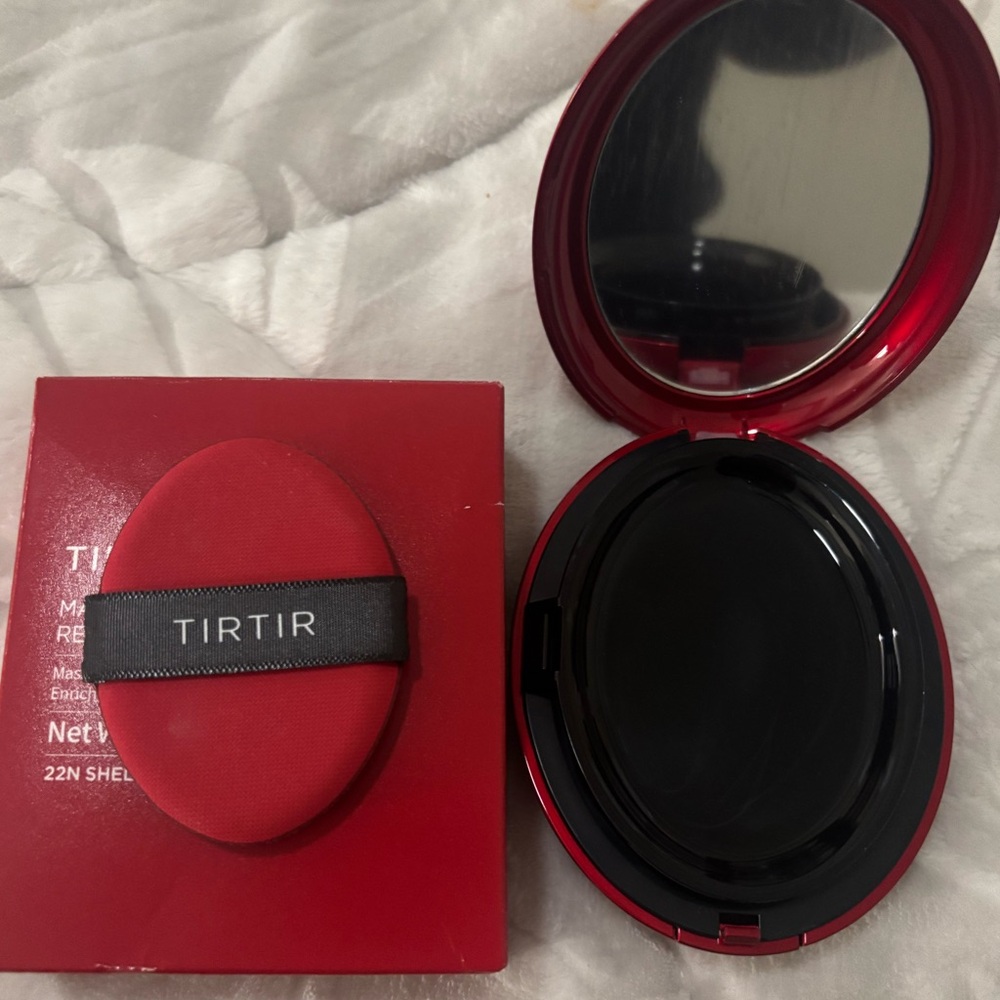TIRTIR Red Makeup Foundation - Picture 5 of 6